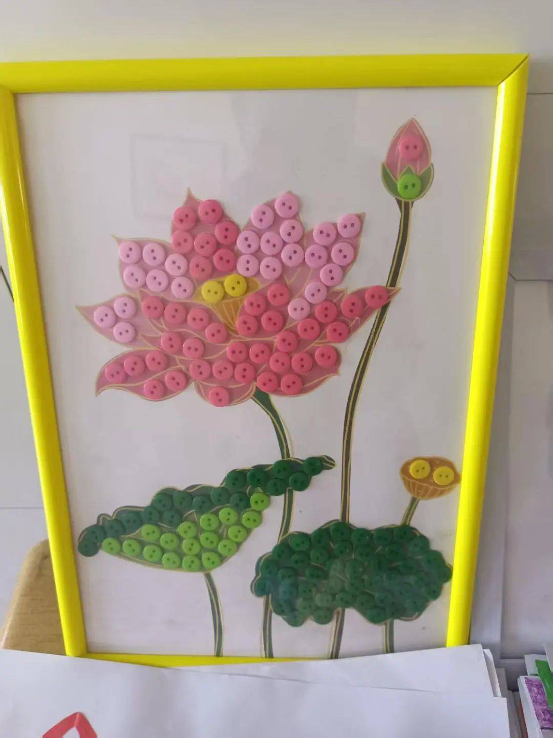 孩子们利用各种材料,制作出了许多令人眼前一亮的作品