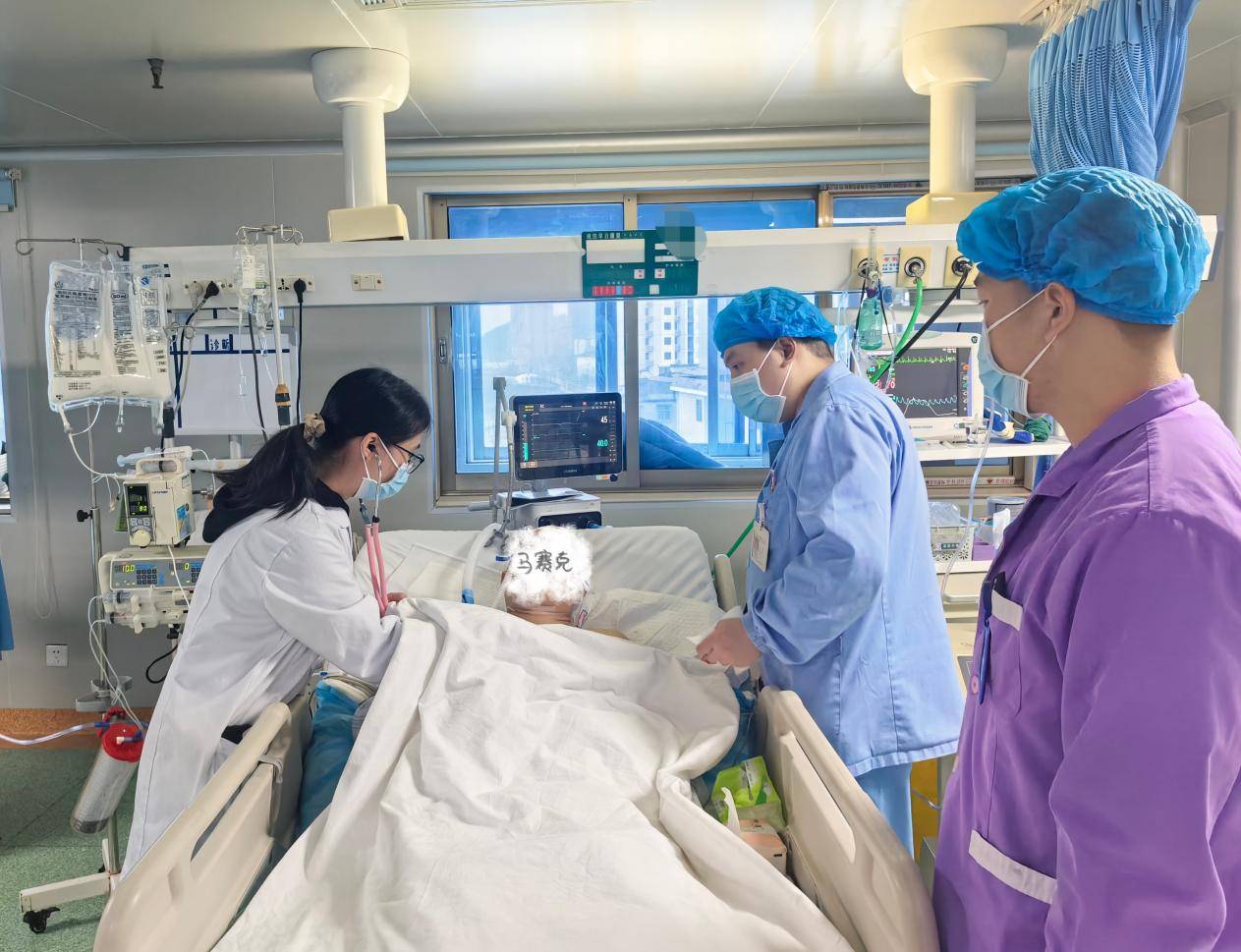 创伤中心多学科协作成功抢救重症车祸患者