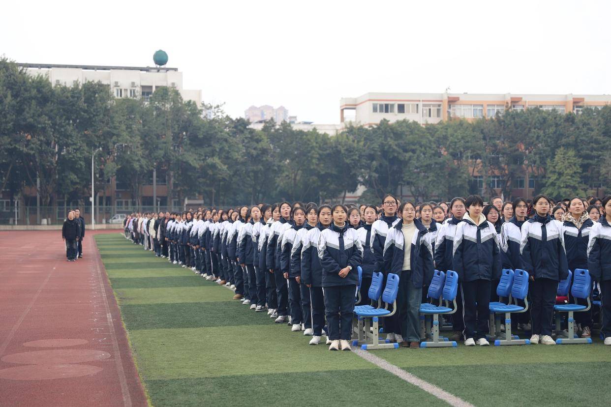 眉山中学举行2025年春季学期开学典礼