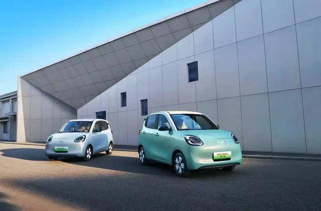 售价4.48万元起！全新五菱宏光mini EV 四门版正式上市