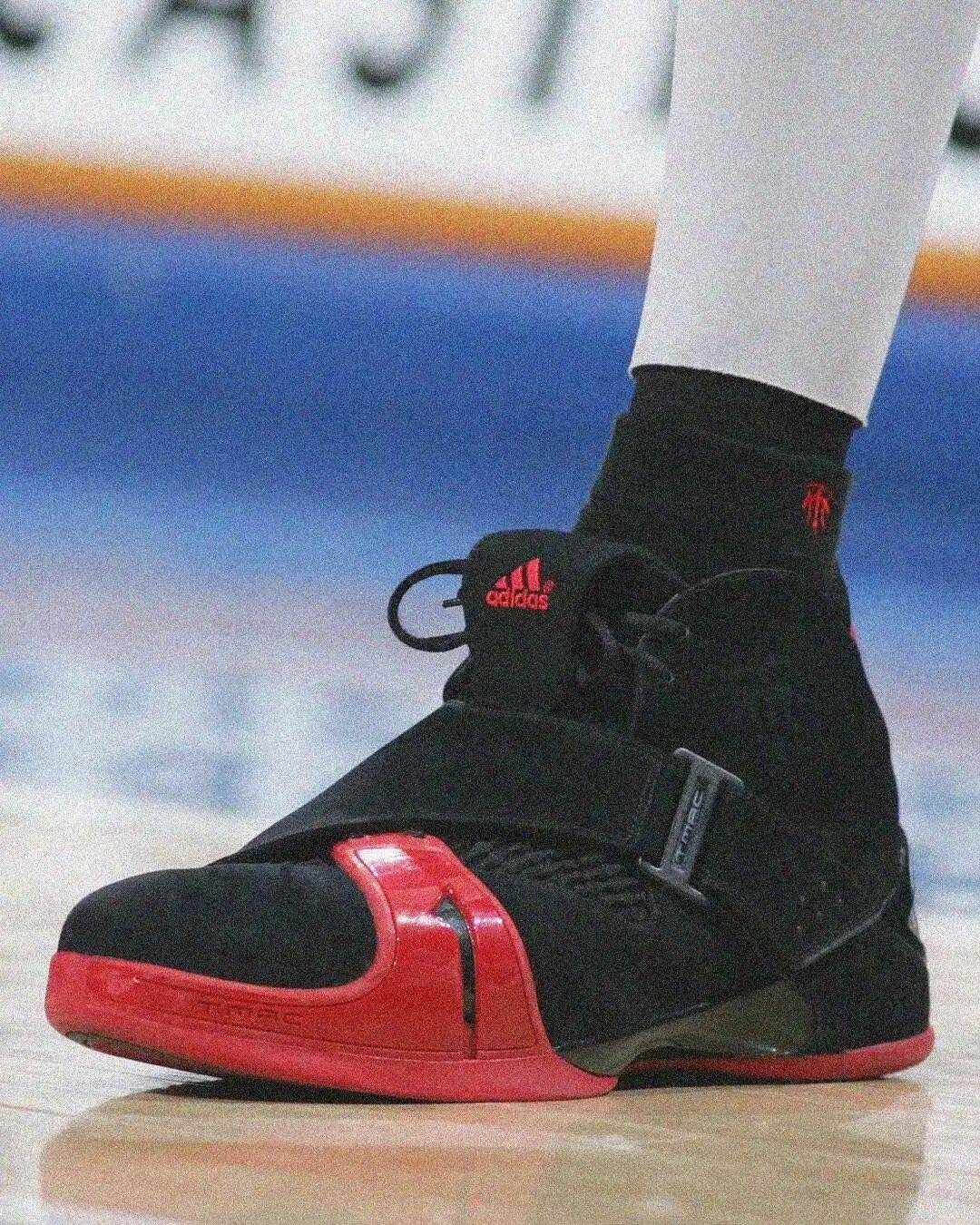 此前adidas复刻的大将军阿里纳斯的age