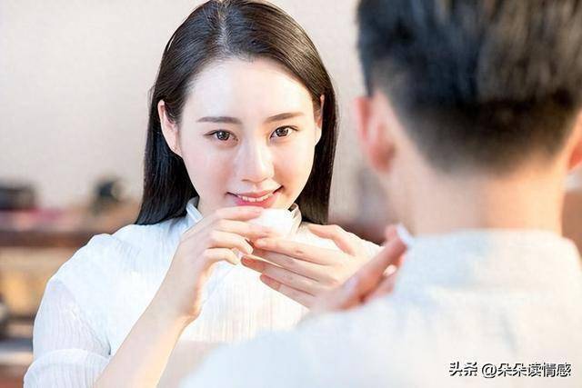 读懂女人心动信号：4个反应背后的爱意