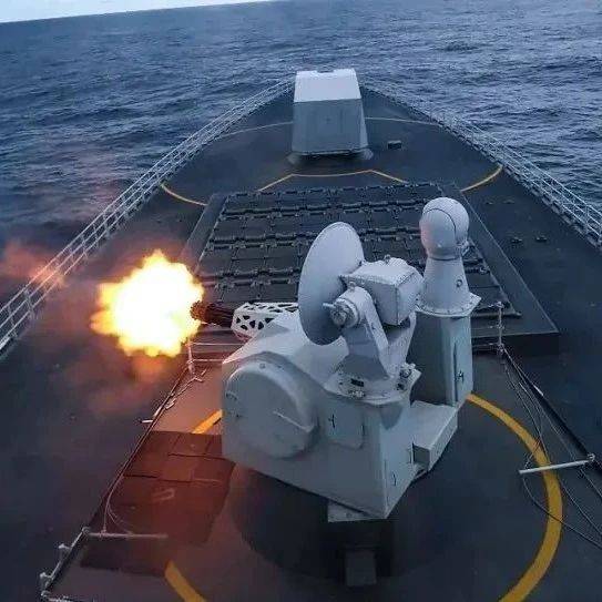 坐标太平洋某海域，海军舰艇编队实战化演练火力全开_衡阳舰_射击_遵义