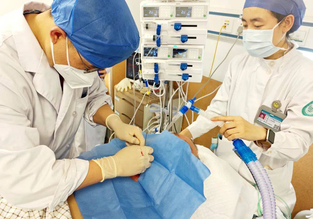 省人民医院和平院区重症医学科成功完成数例困难气道的经皮气管切开术