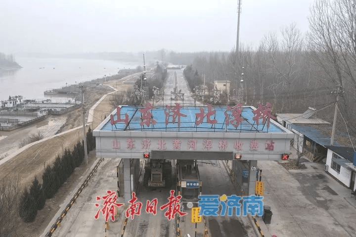 连接当时的华山镇和大桥镇,人们过浮桥北可达国道104,220,308,南可通