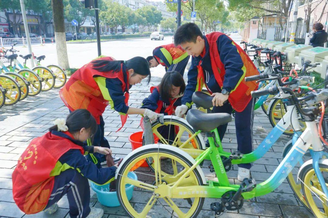学习雷锋星空体育APP好榜样传递青春正能量桐庐学子在行动(图5)