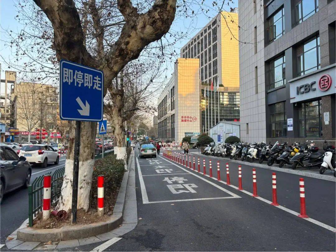 即停即走车位成了出租车专用停车位?