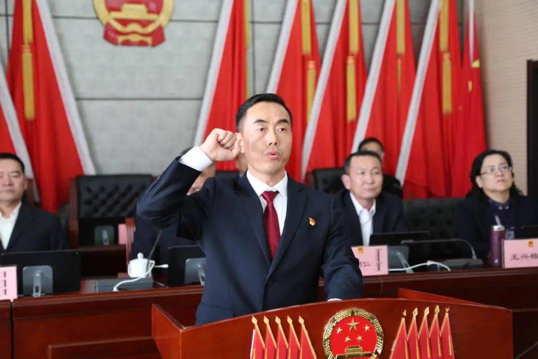阿拉善左旗第十六届人大常委会召开第二十七次会议