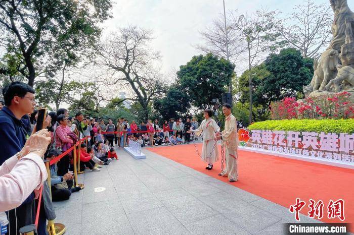 粤剧名家献演折子戏 广州五羊雕塑下绽放粤韵华章PG电子(图2)