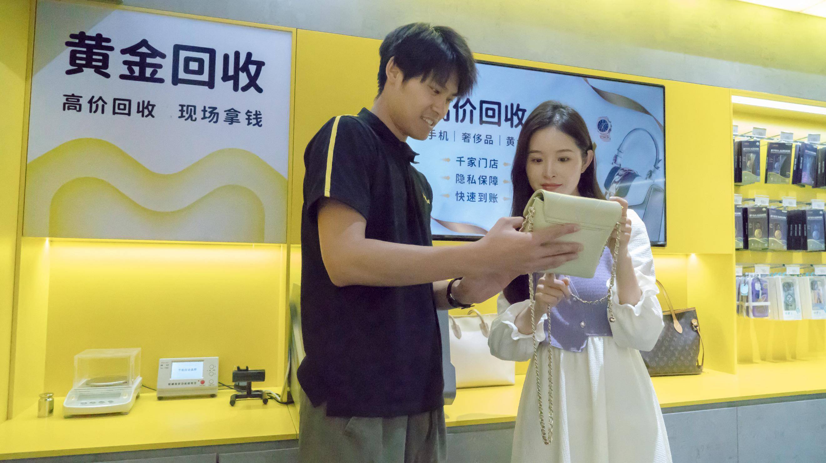 万物新生_万物新生2024财年业绩报告_万物新生第四季度收入增长