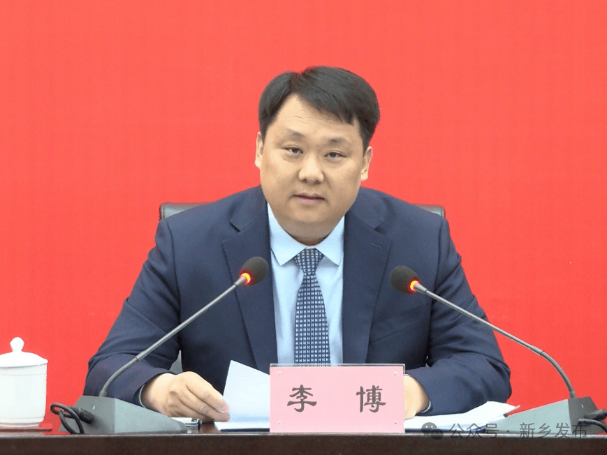 下面,先请李博书记作主发布.牧野区人民政府副区长丁福友先生