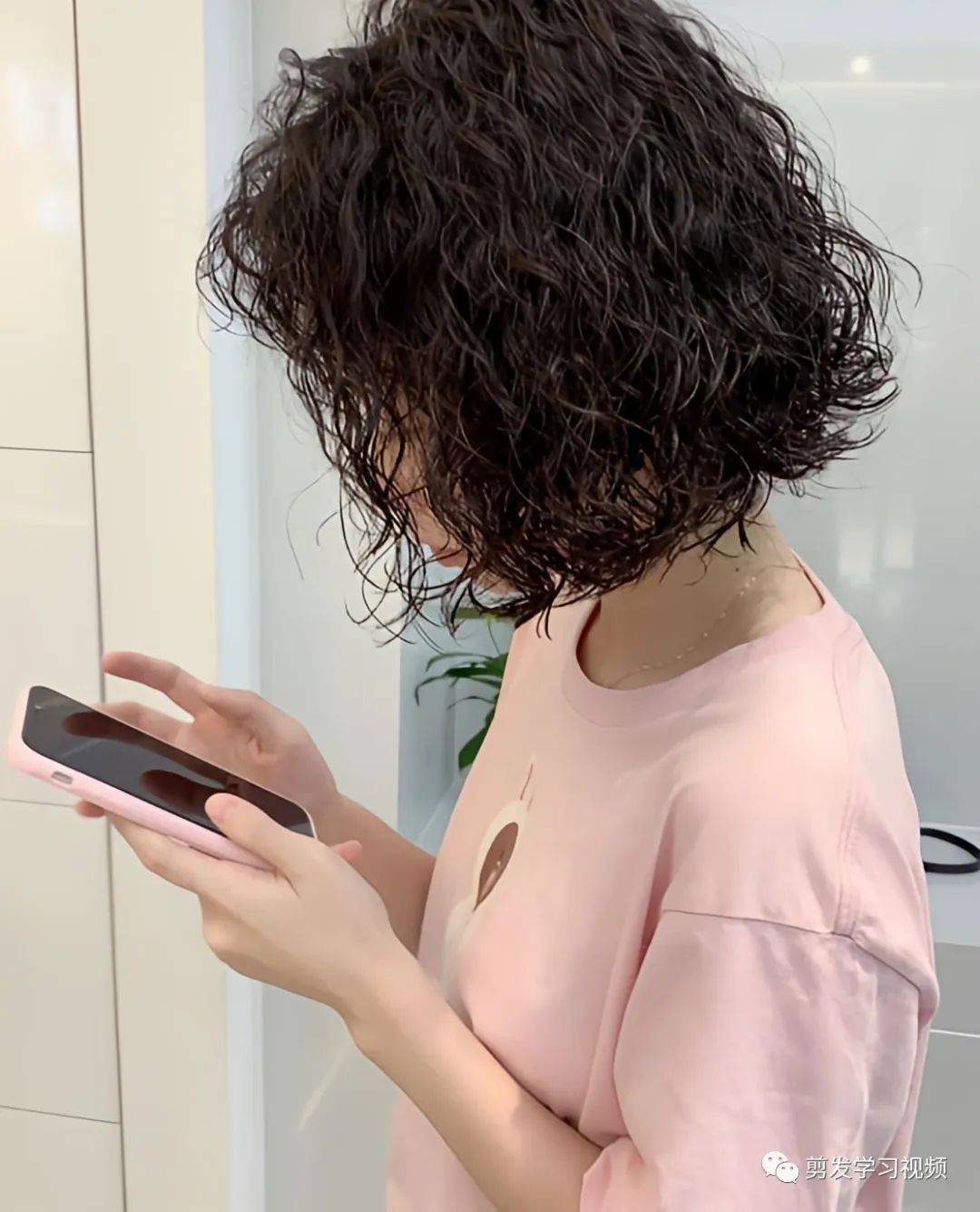 入春 短烫发超减龄