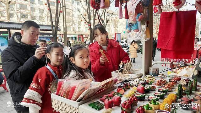 天小仙文创店吸引众多外地游客前来打卡！