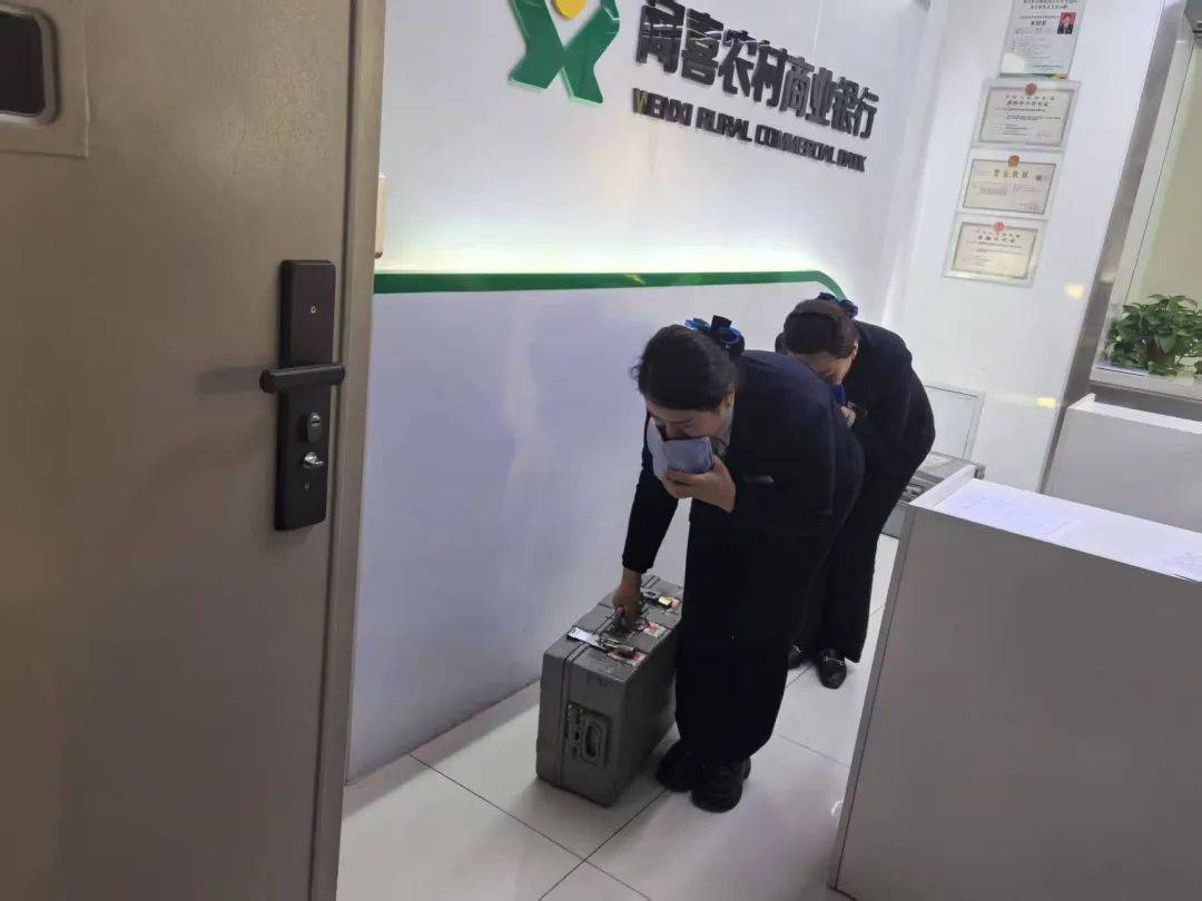 【突发事件应急演练】闻喜农商银行组织开展一季度突发事件应急处置预案演练