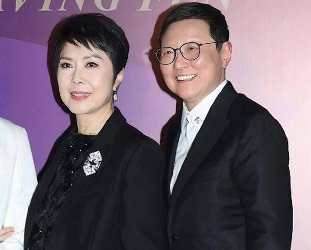 关菊英携同性爱人出镜,大赞对方贴心,恩爱近二十年感情稳定