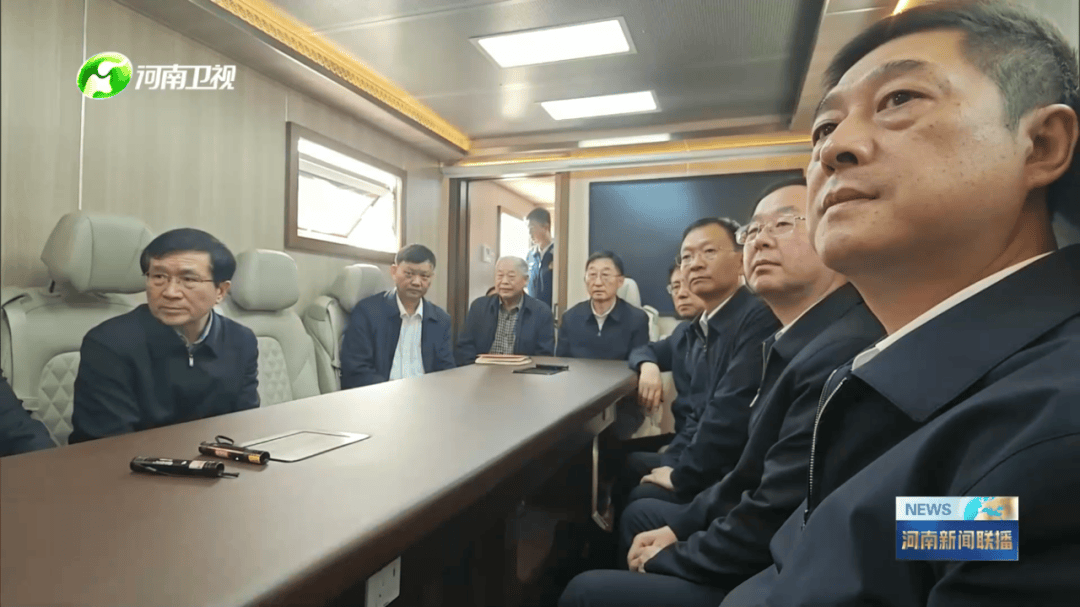 书记省长，察看事故现场