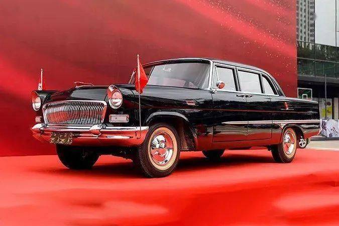 国产轿车的鼻祖,红旗ca72!