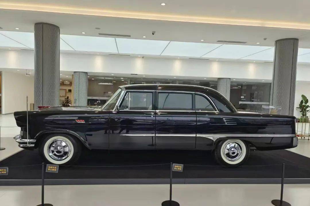 国产轿车的鼻祖,红旗ca72!