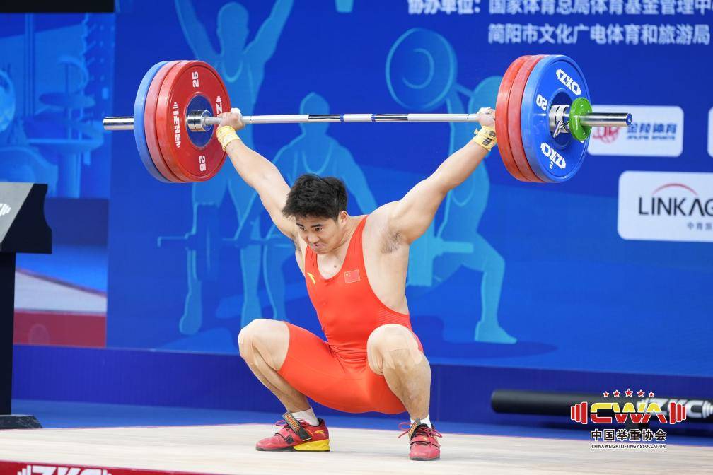 男子举重全锦赛:巴黎奥运会冠军刘焕华轻松包揽三金