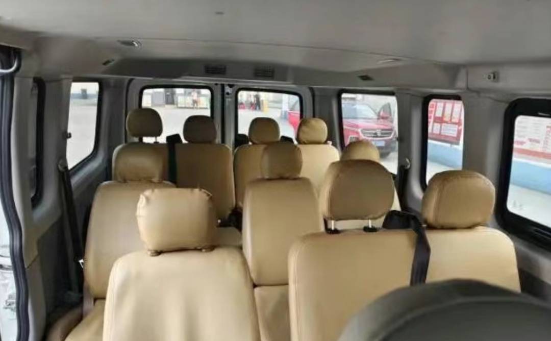 频繁往返广东湖南，“13座”面包车载10人仍超员？最终被罚近1万元！