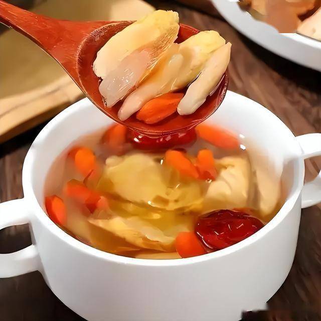 专为女性打造的滋补气血美食，美味汤菜补气血，让女性容光焕发