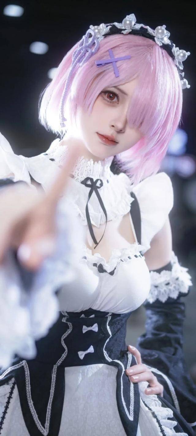 美女cos拉姆,白丝女仆,香香软软,太可爱啦!