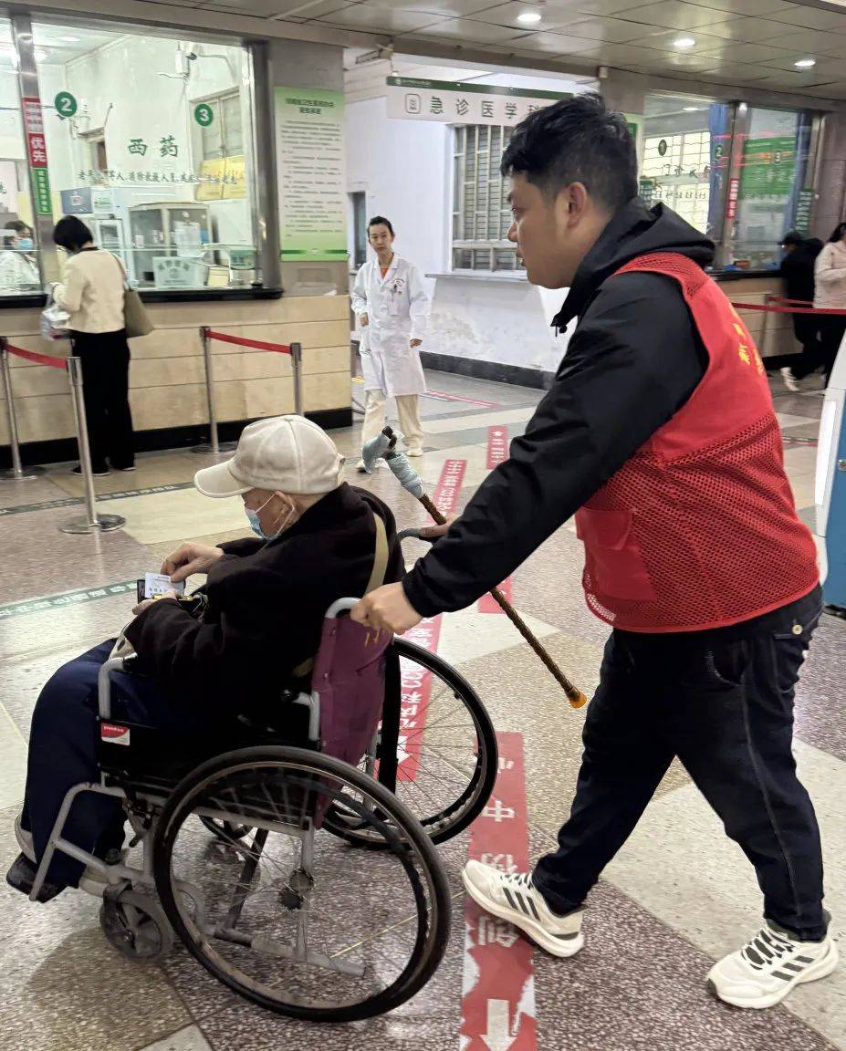 北京中医药大学附属护国寺中医医院24小时专业跑腿服务	陪诊跑腿服务医院陪诊，健康咨询号贩子—过来人教你哪里有号!的简单介绍