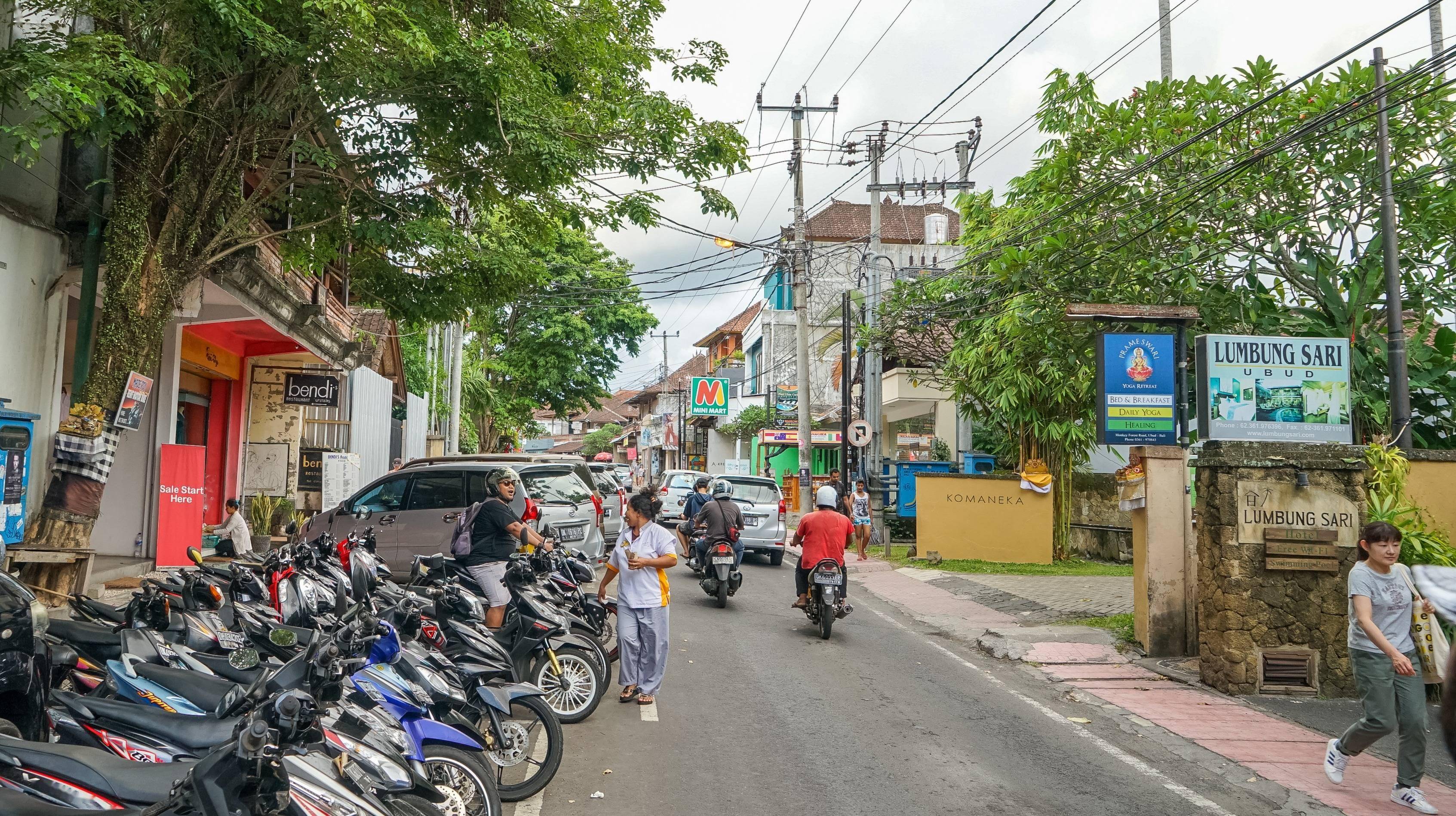 高考"无望",95后瞄准印尼贵族学校吸金