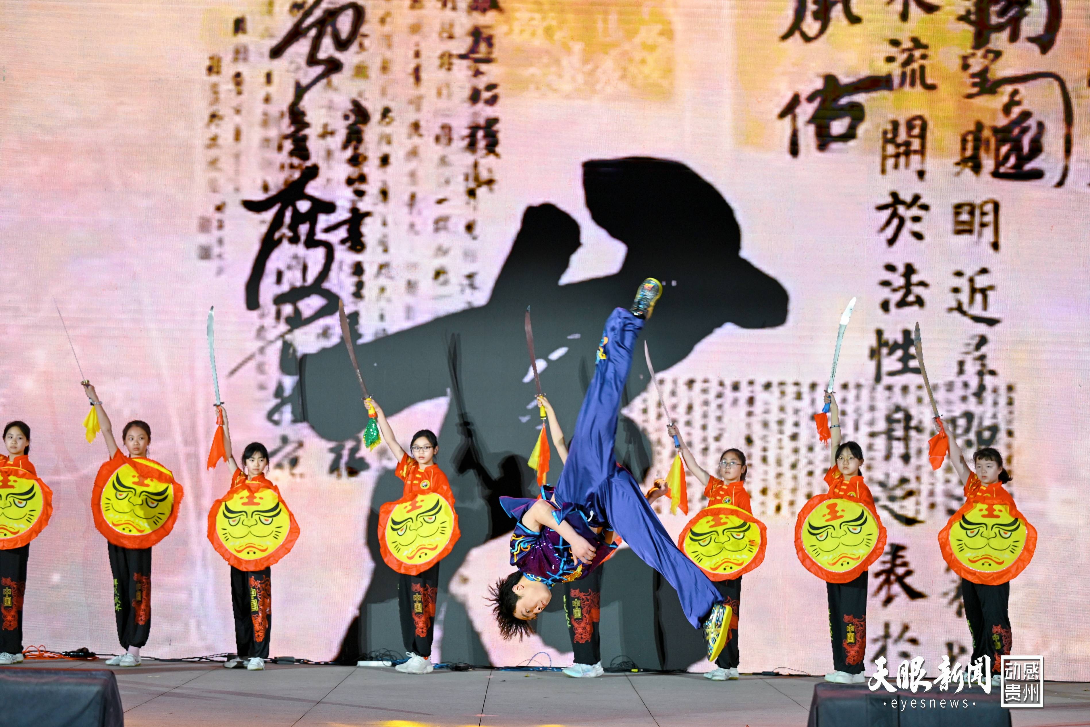 拉丁武术图片（拉丁的根本
动作视频）《拉丁舞跳出武术气质》