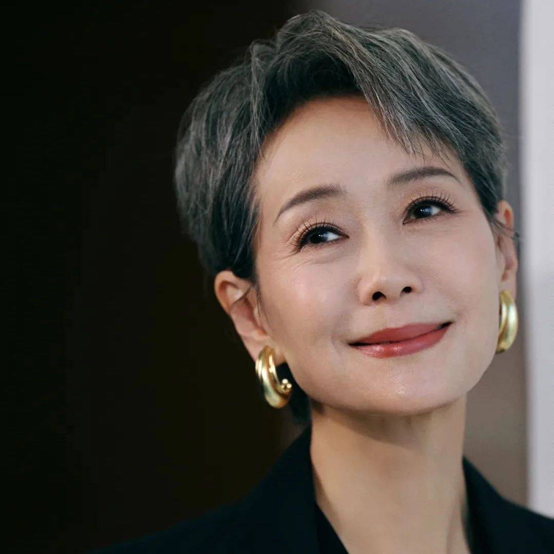 62岁叶童，突传消息！_房琪_回应_话题