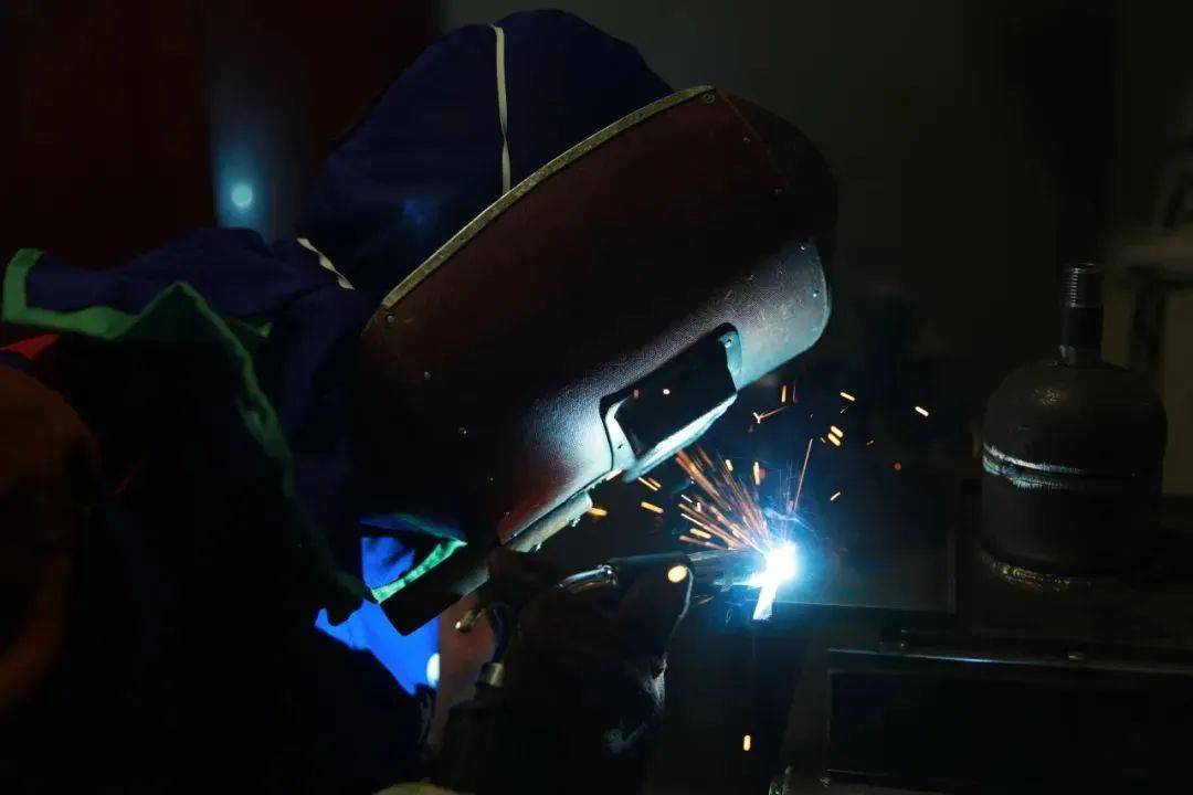 2025年郑州职业技能大赛奖牌设计_中华人民共和国第三届职业技能大赛奖牌设计征集_幼儿园奖牌制作图片