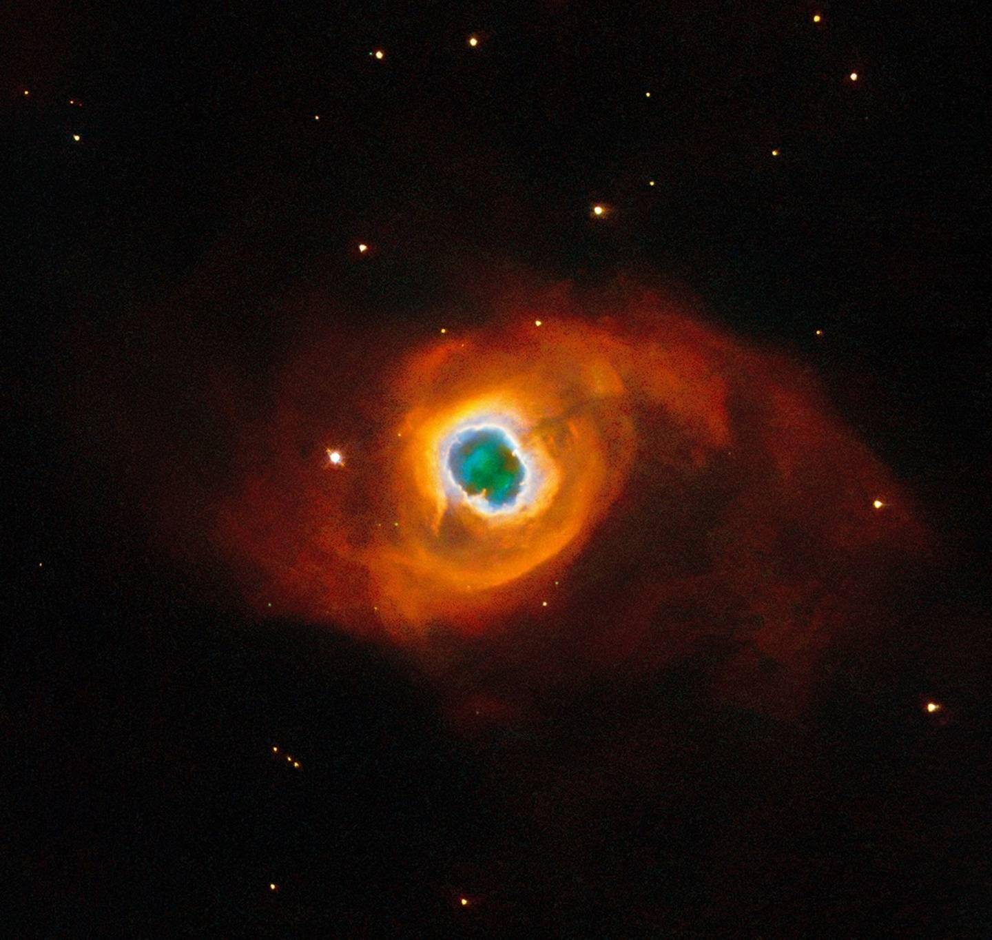 恒星之绝唱：NASA 以最新技术再绘哈勃 WFPC2 相机的收官之作