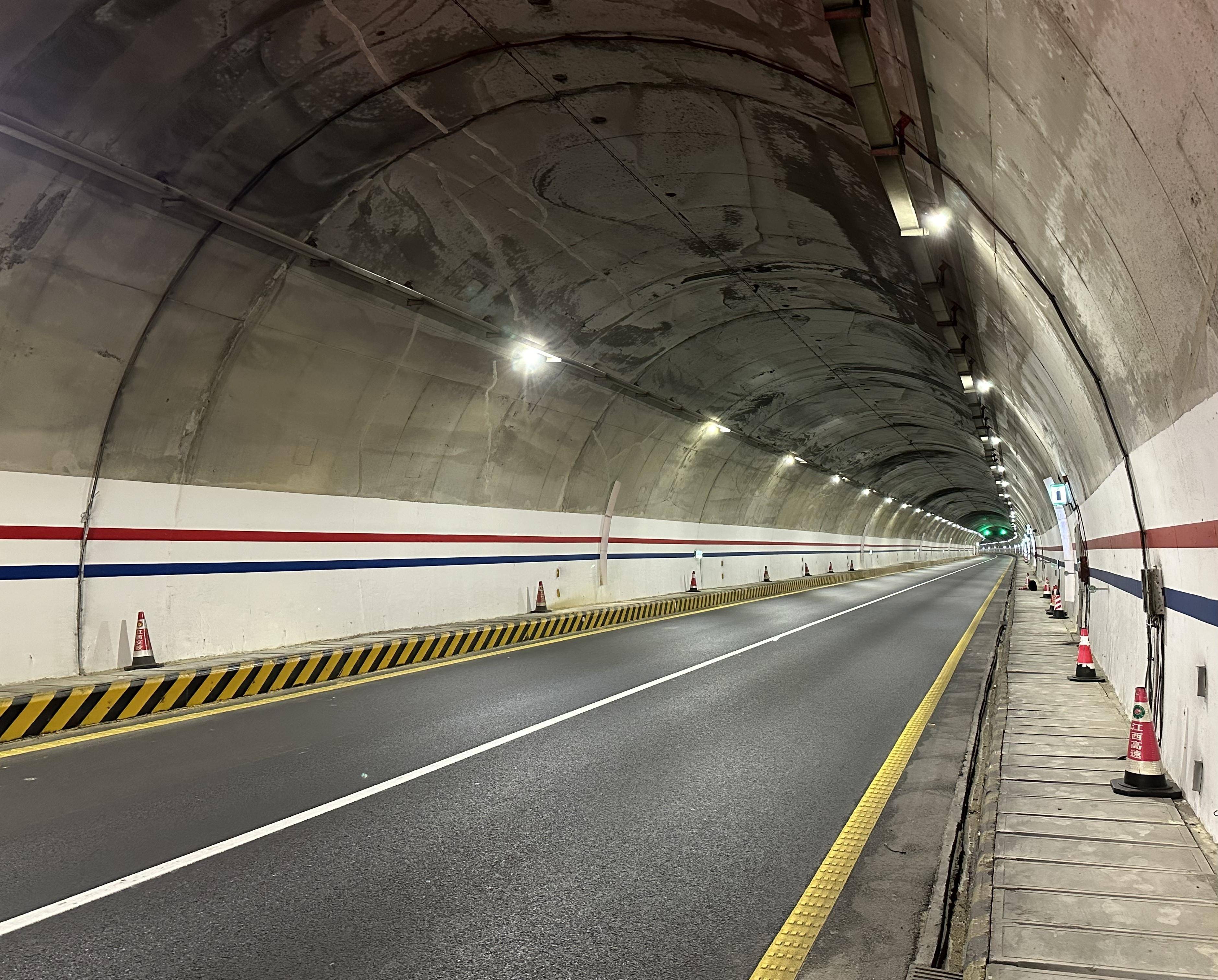 全省首个 自主研发!江西最长公路隧道升级智慧照明系统
