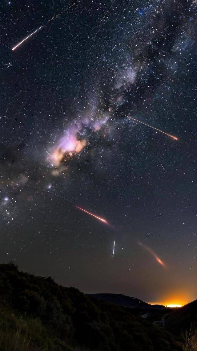 双子座流星雨图片:绚丽星空与多彩姿态赏析