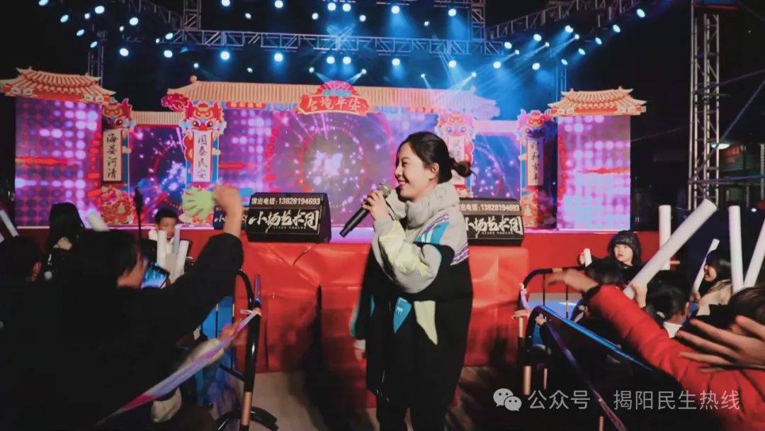 多款婚纱礼服 彰显婚俗新风(图9)