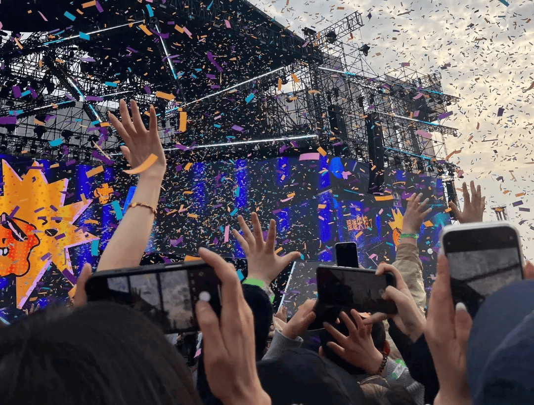 摇滚乐队 电音节 打铁花 烟花瀑布 超美灯光秀,还有