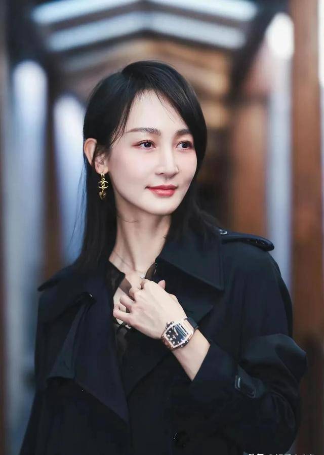 王皓妻子闫博雅晒最新美照,气质真好,不愧是舞蹈演员!