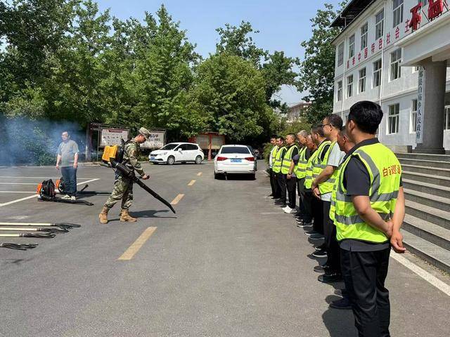 理论授课+实操训练郏县开展专业培训筑牢森林“防火墙”(图1)