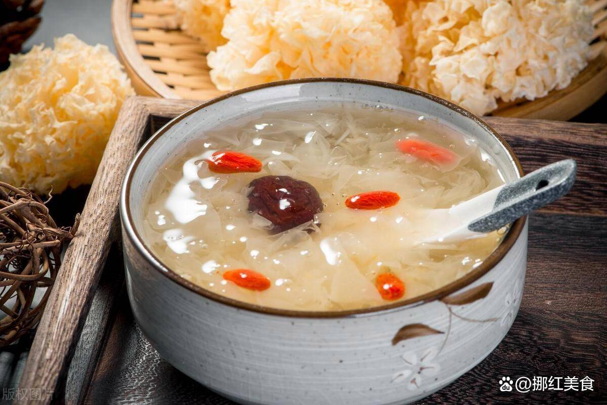 红枣银耳汤,先煮银耳还是红枣?牢记5个秘籍,黏稠拉丝养颜润肺_胶质_秘笈_小时
