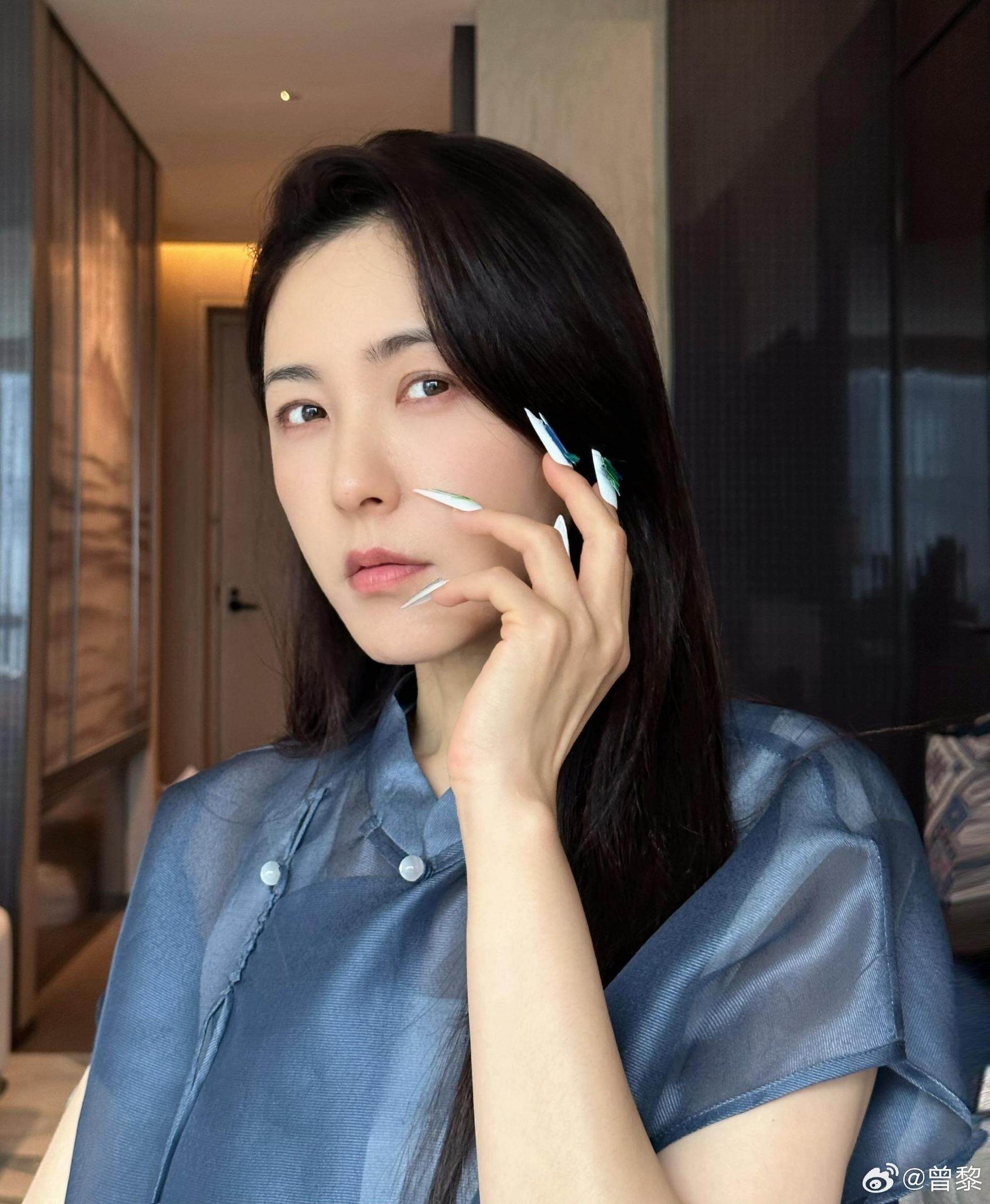 曾黎工作室倒卖粉丝礼物:道歉的却是受害粉丝 网友怒了!(图1)