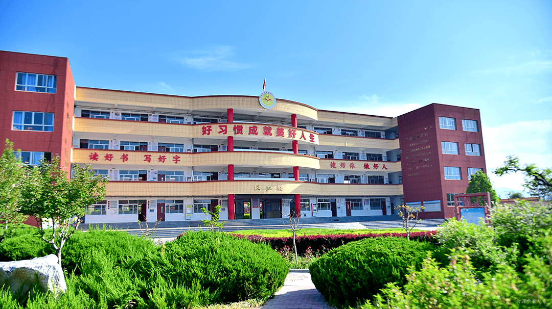 悦庄镇中心小学位于沂源县悦庄镇政府驻地,现有25个教学班,学生1005名