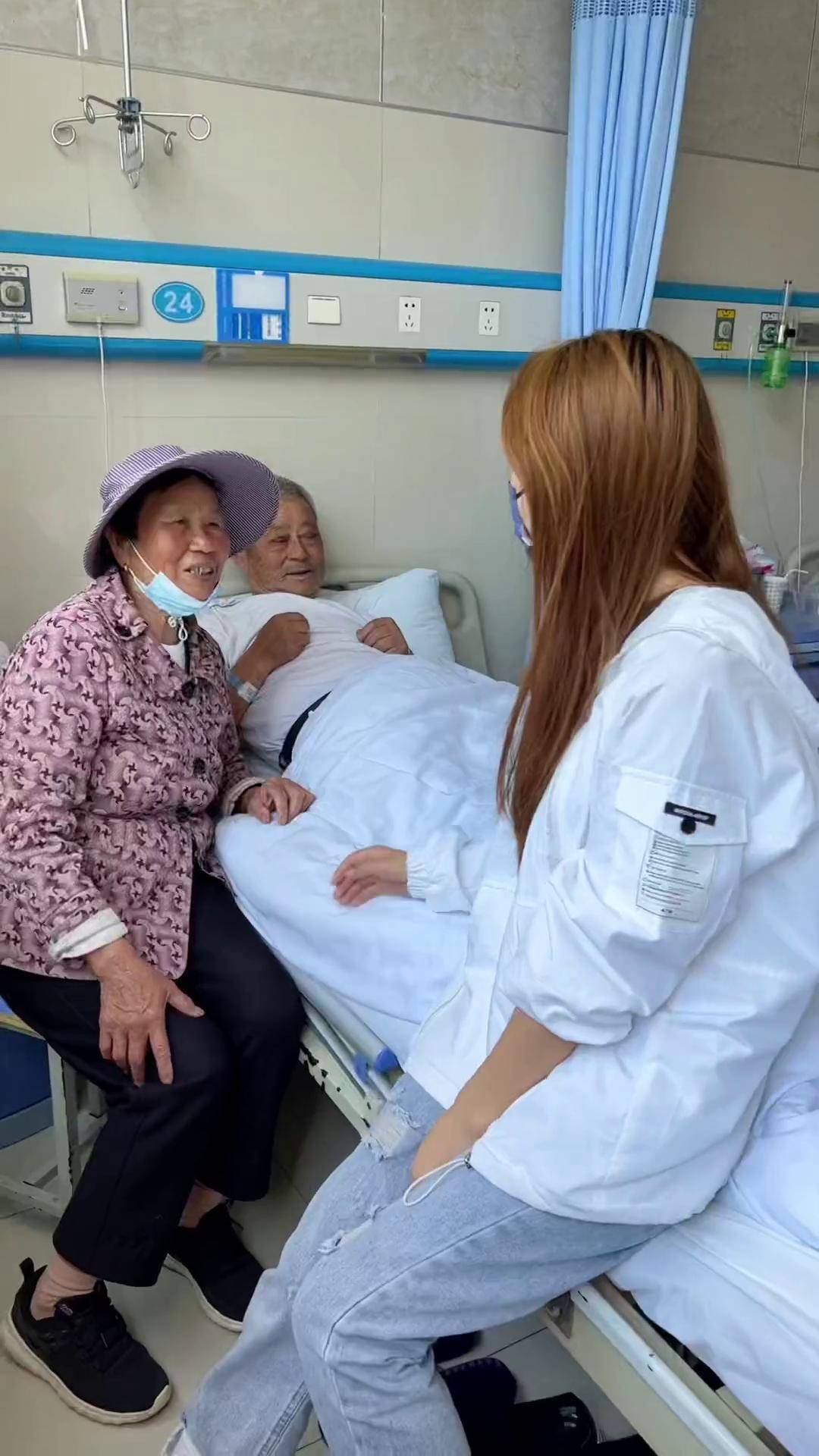 包含北京中医药大学第三附属医院检查陪护加挂号老人就医全程搀扶，细节呵护备至的词条