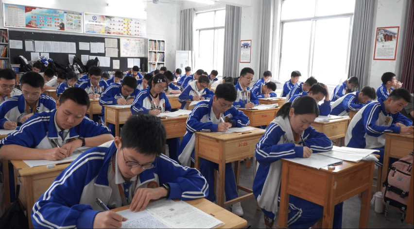 江华二中:强化诚信教育 塑造优良学风_考试_余曲平_考场