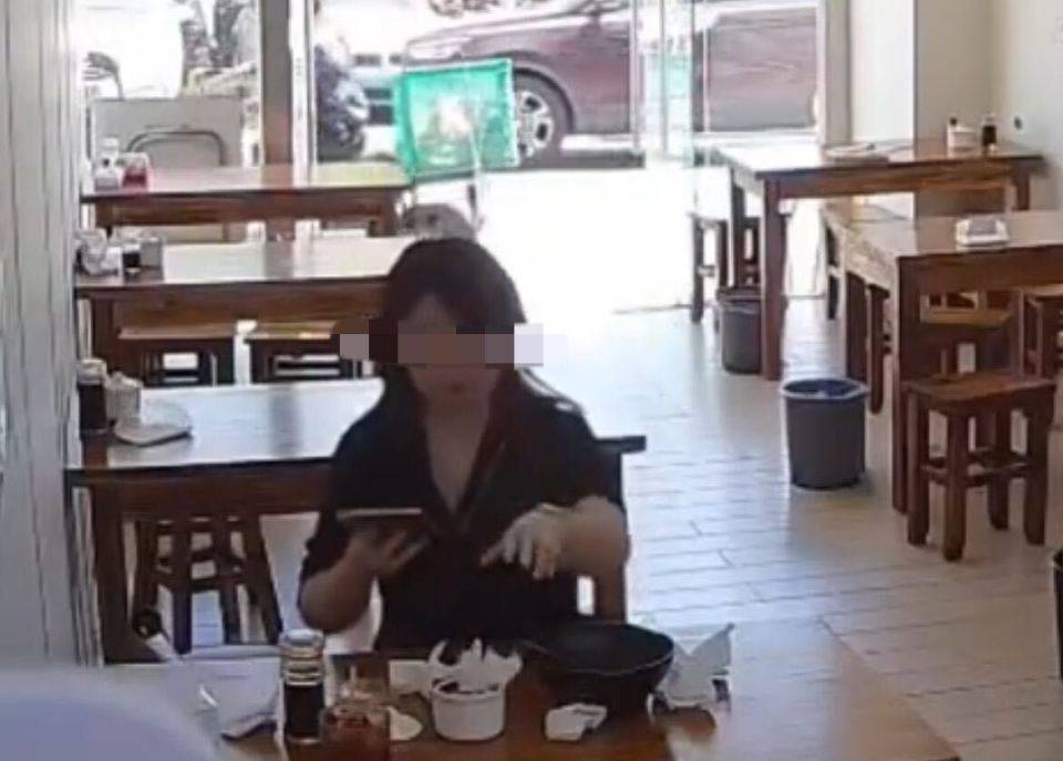 女子用餐后将擦鼻涕纸扔进辣椒油罐里，当地回应：已关注此事，暂未找到该女子