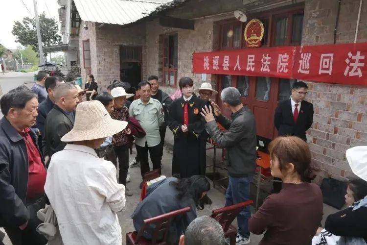 男子帮邻居送葬并抬棺，期间突发心梗猝死，家属索赔9万获赔11万