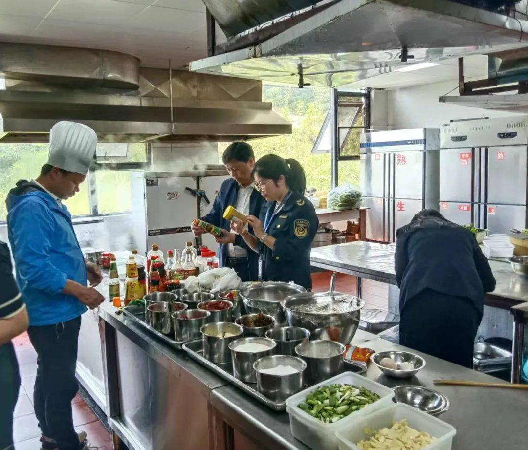 绥滨市场监管局周末“不打烊”，助力大鹅企业抢滩市场