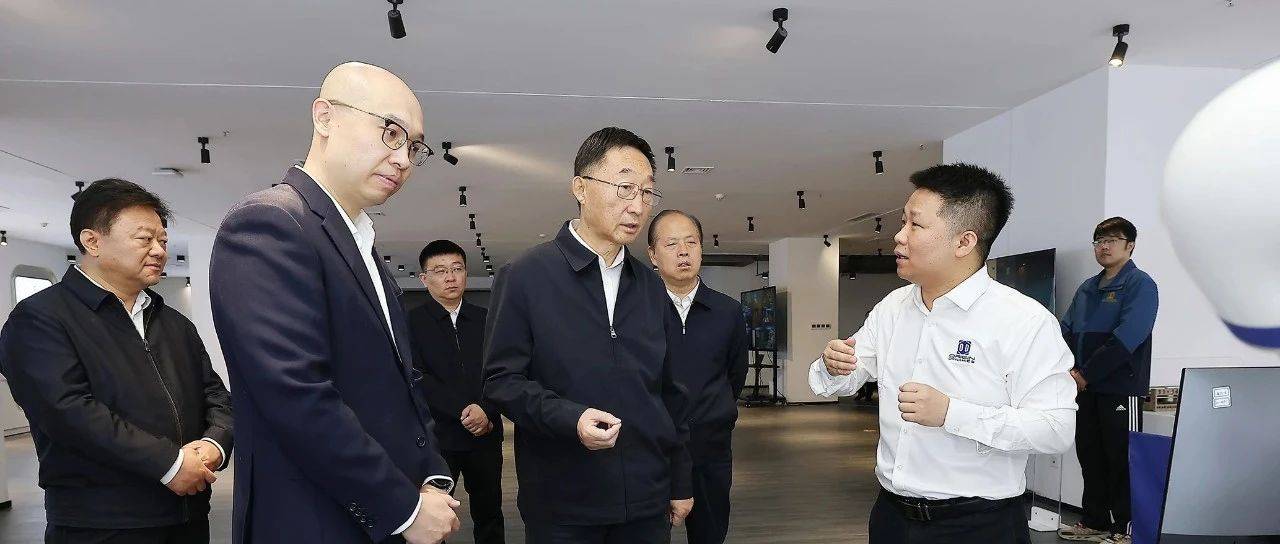 刘宁在郑州走访慰问青年团队代表_中医药_青春_发展型