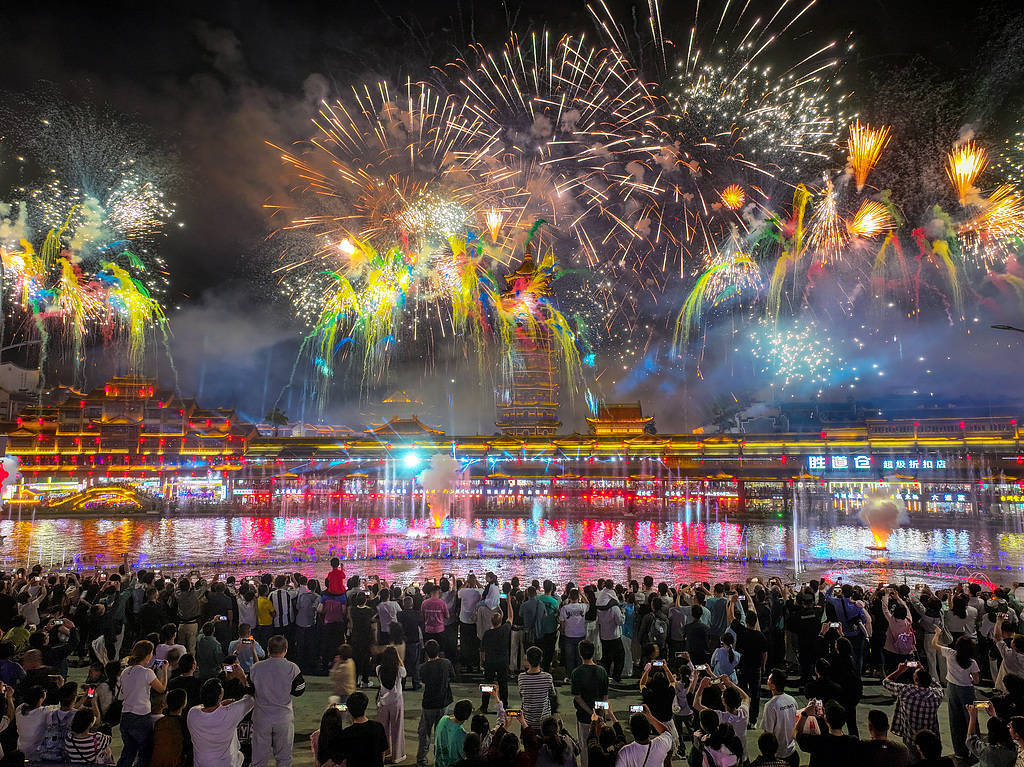 图片[9]-五一黄金周：你拍风景，拍风景的人在拍你-华闻时空