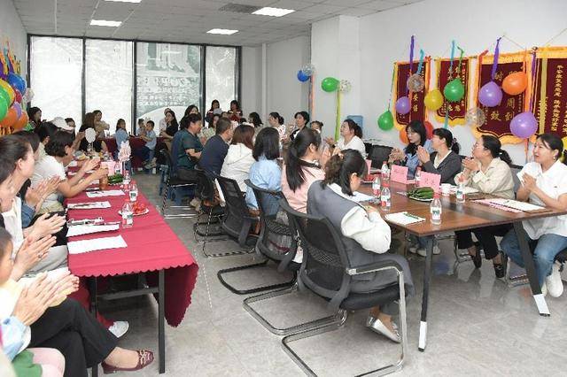西安凤凰联盟浐灞国际港开展母亲节系列文明实践活动(图1)