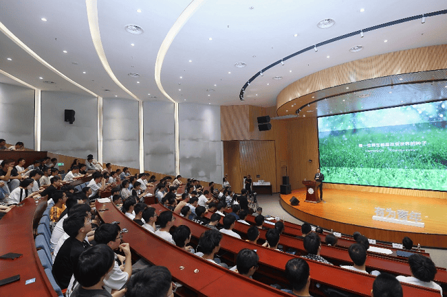 华为终端CEO何刚回母校西电 开讲鸿蒙校园公开课